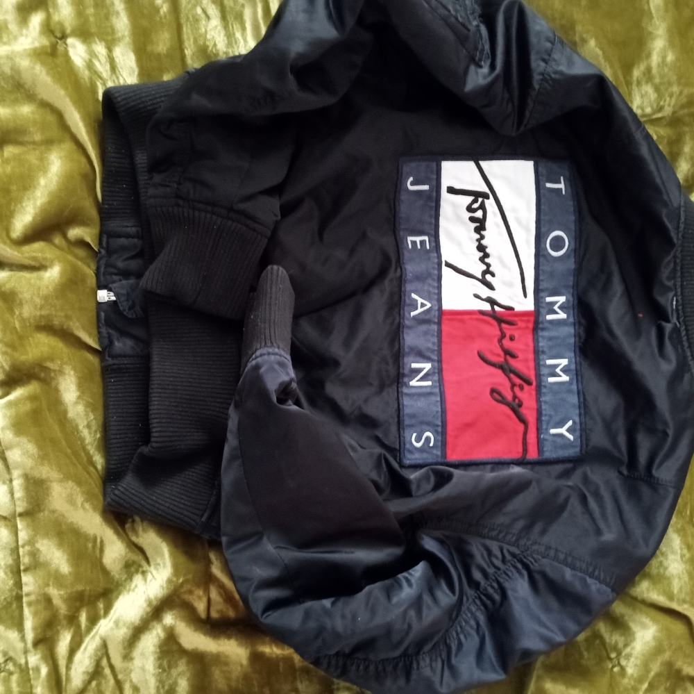 TOMMY JEANS BLACK WOMEN'S SHORT JACKET. SMALL